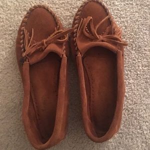 Like NEW Minnetonka moccasins